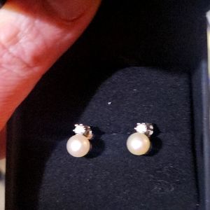 Cute little diamond and pearl earring set 14 karat gold pink lavish pearls
